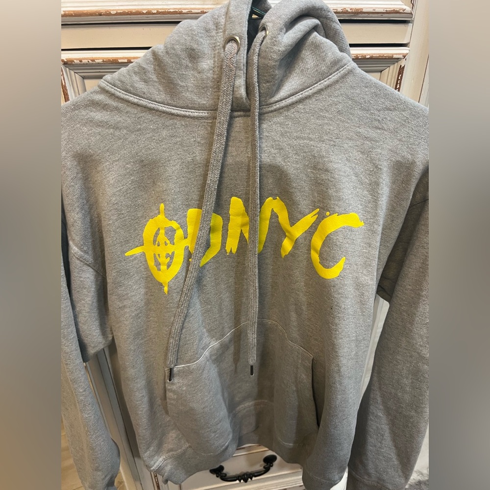 Sun Tees Hoodies Size Medium